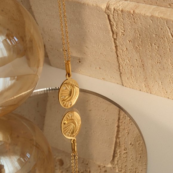 NEW 18K Gold Plated Diamond Moon Oval Necklace - Picture 5 of 12